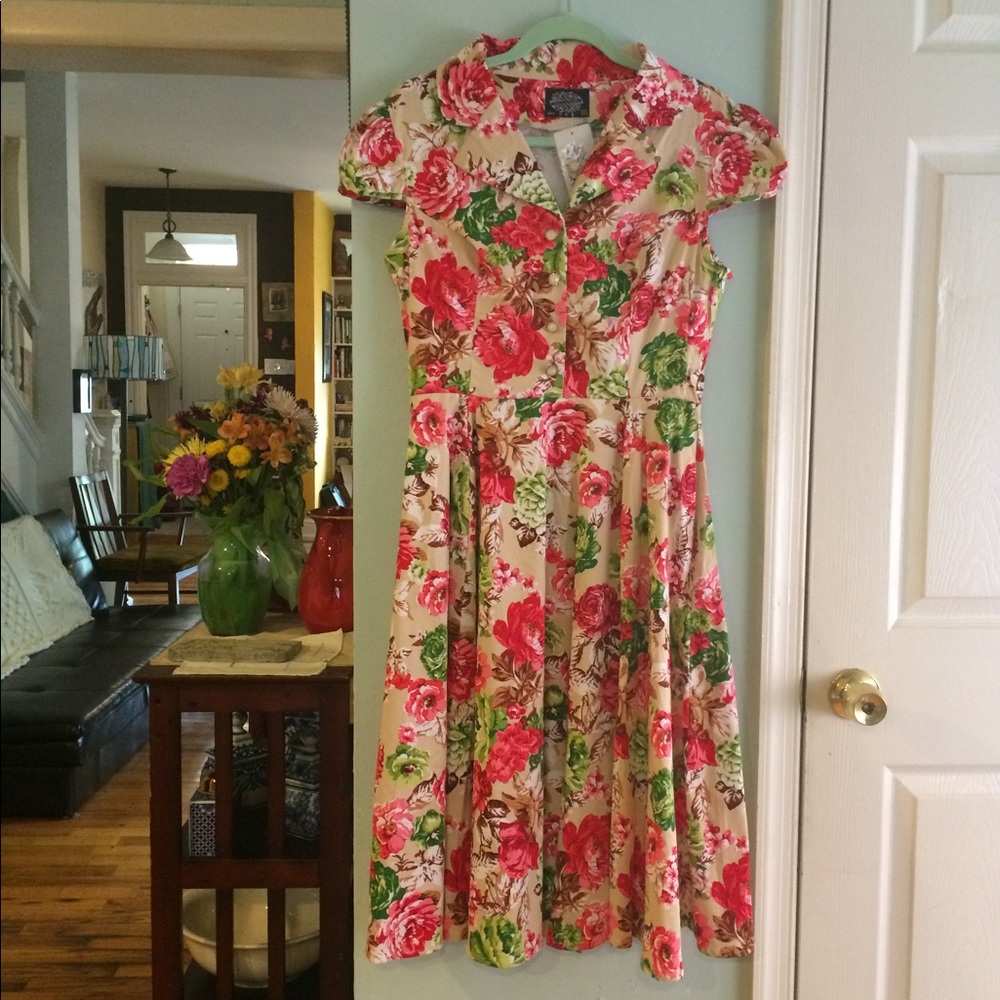 Hearts & Roses size 10 floral swing dress NWT